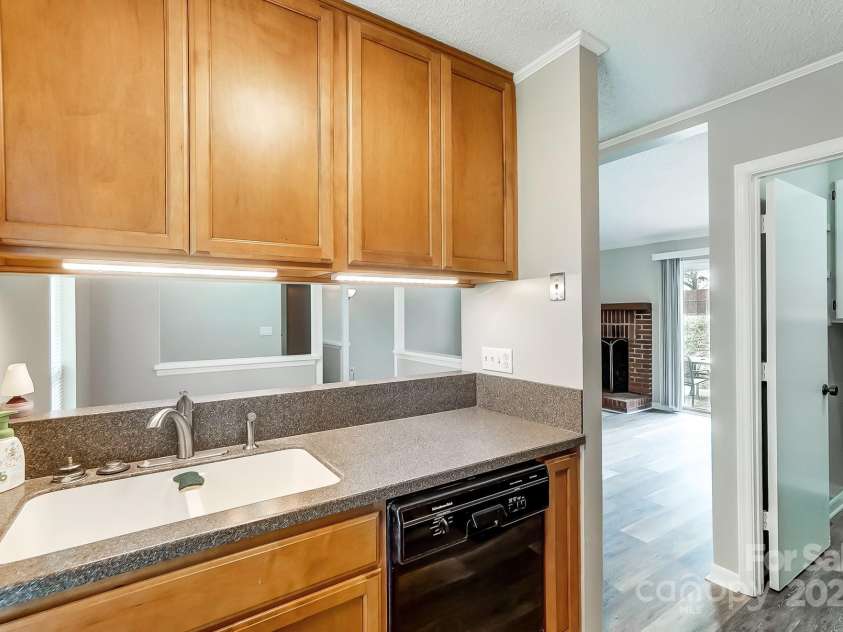 1212 Robinhood Circle, Charlotte, NC 28227.  MLS# CAR4242145, YatesRealty ID 10440. 