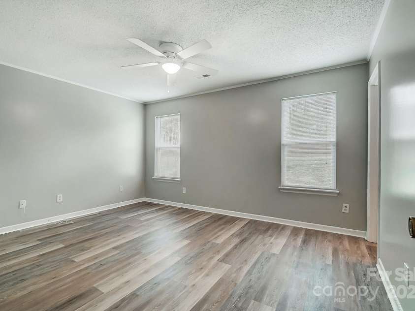 1212 Robinhood Circle, Charlotte, NC 28227.  MLS# CAR4242145, YatesRealty ID 10440. 