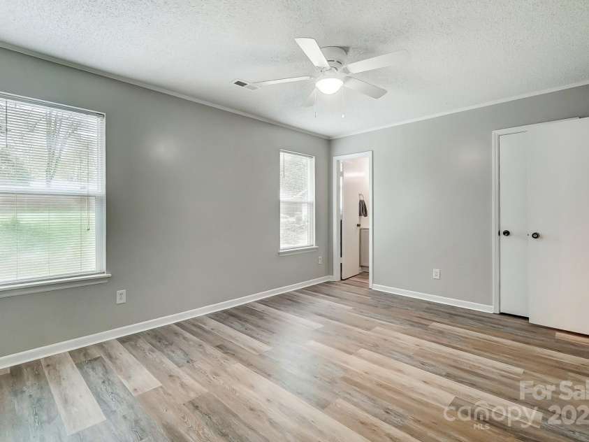 1212 Robinhood Circle, Charlotte, NC 28227.  MLS# CAR4242145, YatesRealty ID 10440. 