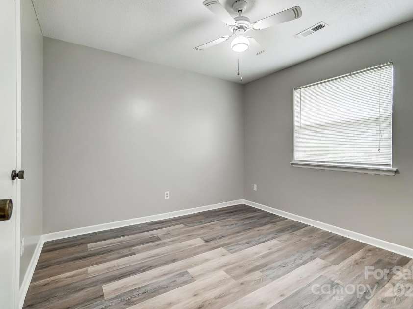 1212 Robinhood Circle, Charlotte, NC 28227.  MLS# CAR4242145, YatesRealty ID 10440. 