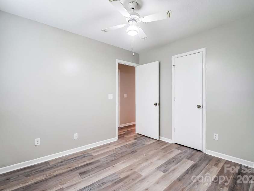 1212 Robinhood Circle, Charlotte, NC 28227.  MLS# CAR4242145, YatesRealty ID 10440. 