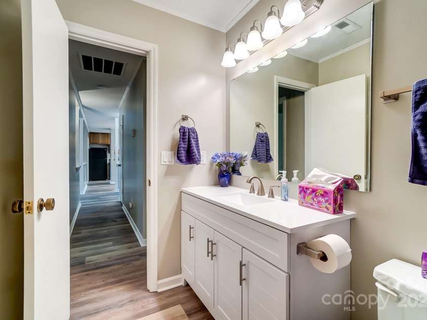 1212 Robinhood Circle, Charlotte, NC 28227.  MLS# CAR4242145, YatesRealty ID 10440. 