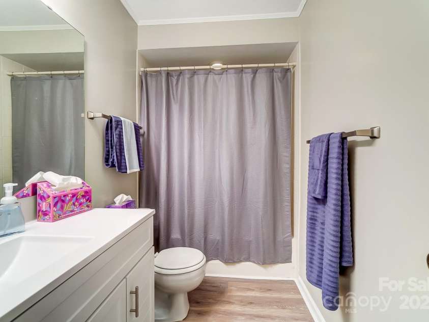 1212 Robinhood Circle, Charlotte, NC 28227.  MLS# CAR4242145, YatesRealty ID 10440. 
