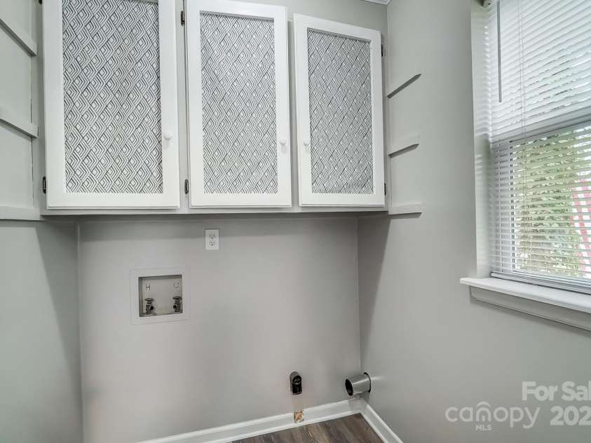 1212 Robinhood Circle, Charlotte, NC 28227.  MLS# CAR4242145, YatesRealty ID 10440. 