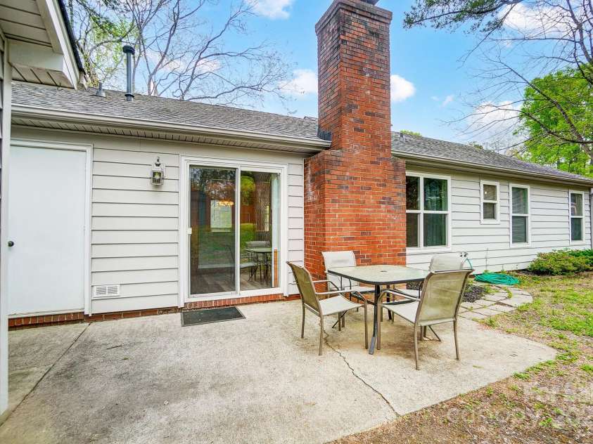 1212 Robinhood Circle, Charlotte, NC 28227.  MLS# CAR4242145, YatesRealty ID 10440. 