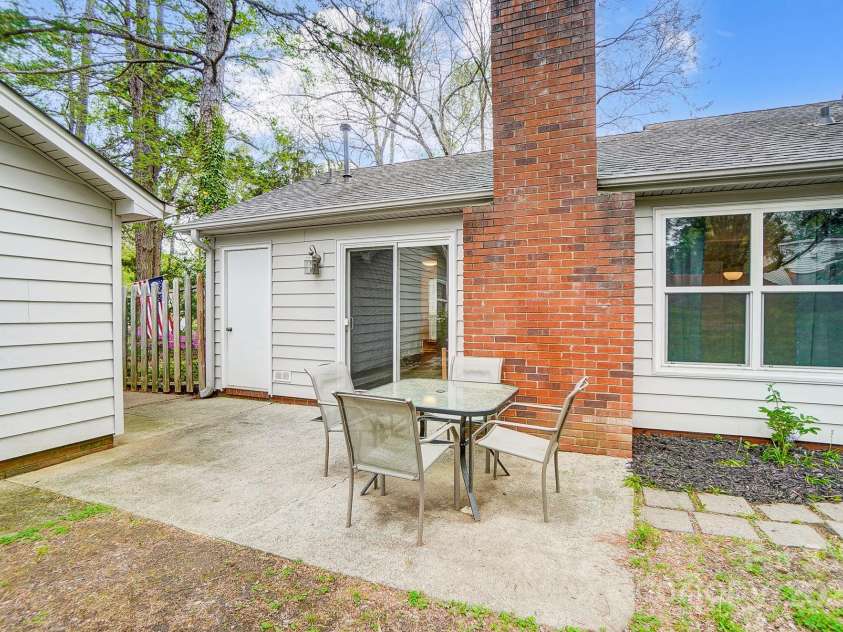 1212 Robinhood Circle, Charlotte, NC 28227.  MLS# CAR4242145, YatesRealty ID 10440. 
