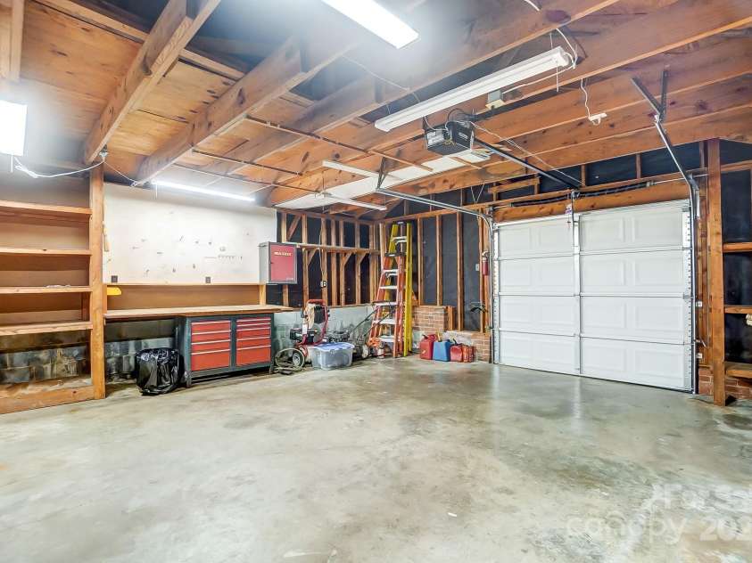 1212 Robinhood Circle, Charlotte, NC 28227.  MLS# CAR4242145, YatesRealty ID 10440. 