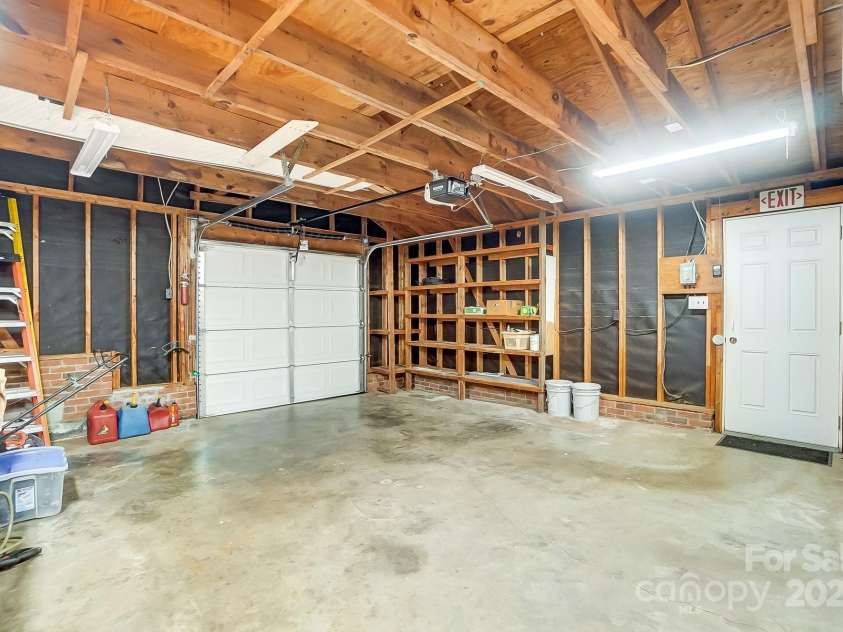 1212 Robinhood Circle, Charlotte, NC 28227.  MLS# CAR4242145, YatesRealty ID 10440. 