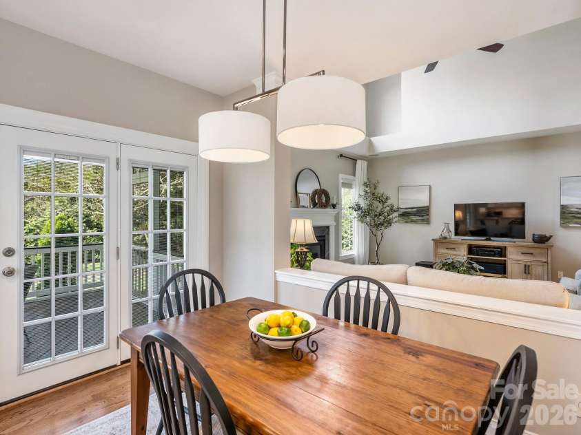 15485 Donnington Drive, Charlotte, NC 28277.  MLS# CAR4365294, YatesRealty ID 10441. Breakfast Area