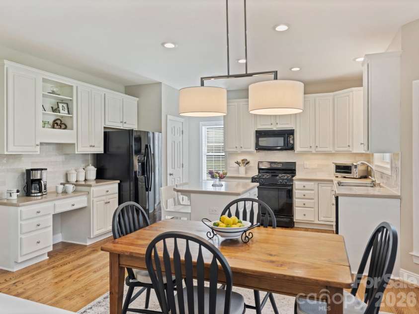 15485 Donnington Drive, Charlotte, NC 28277.  MLS# CAR4365294, YatesRealty ID 10441. Kitchen