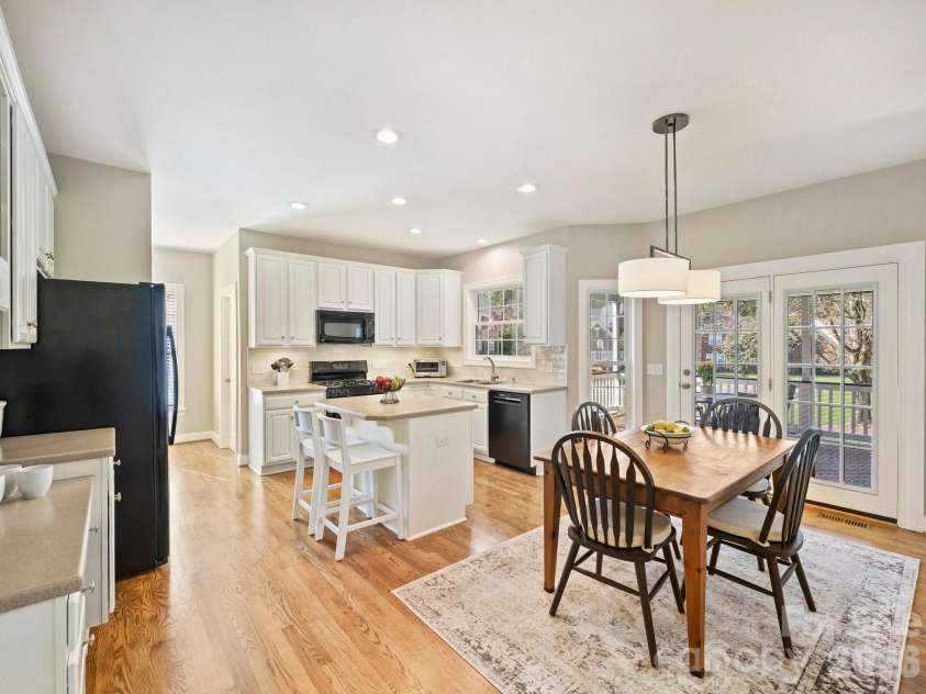 15485 Donnington Drive, Charlotte, NC 28277.  MLS# CAR4365294, YatesRealty ID 10441. Kitchen