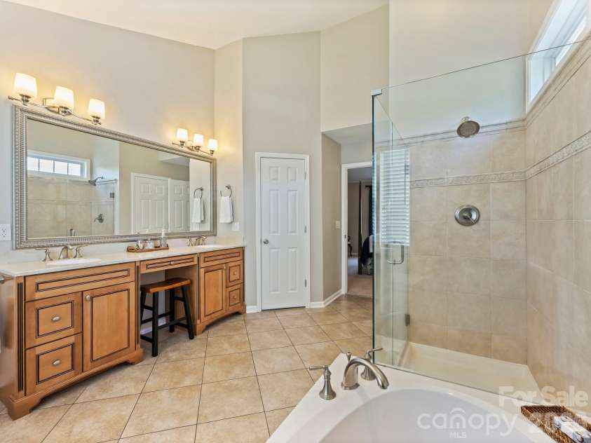 15485 Donnington Drive, Charlotte, NC 28277.  MLS# CAR4365294, YatesRealty ID 10441. Primary Bathroom