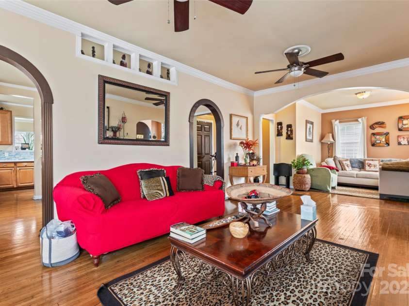 204 Sylvania Avenue, Charlotte, NC 28206.  MLS# CAR4223459, YatesRealty ID 10441. 
