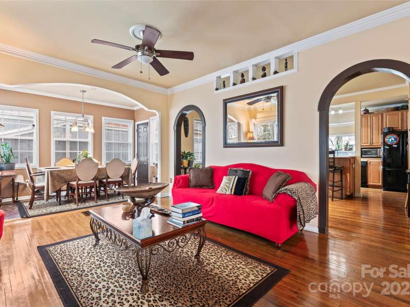 204 Sylvania Avenue, Charlotte, NC 28206.  MLS# CAR4223459, YatesRealty ID 10441. 