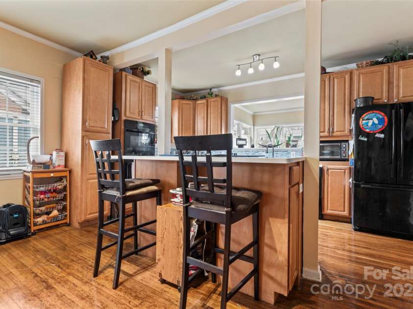 204 Sylvania Avenue, Charlotte, NC 28206.  MLS# CAR4223459, YatesRealty ID 10441. 