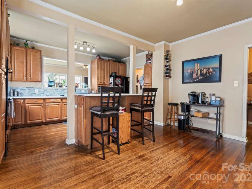 204 Sylvania Avenue, Charlotte, NC 28206.  MLS# CAR4223459, YatesRealty ID 10441. 