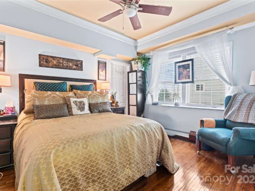 204 Sylvania Avenue, Charlotte, NC 28206.  MLS# CAR4223459, YatesRealty ID 10441. 