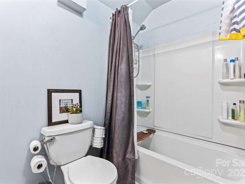 204 Sylvania Avenue, Charlotte, NC 28206.  MLS# CAR4223459, YatesRealty ID 10441. 