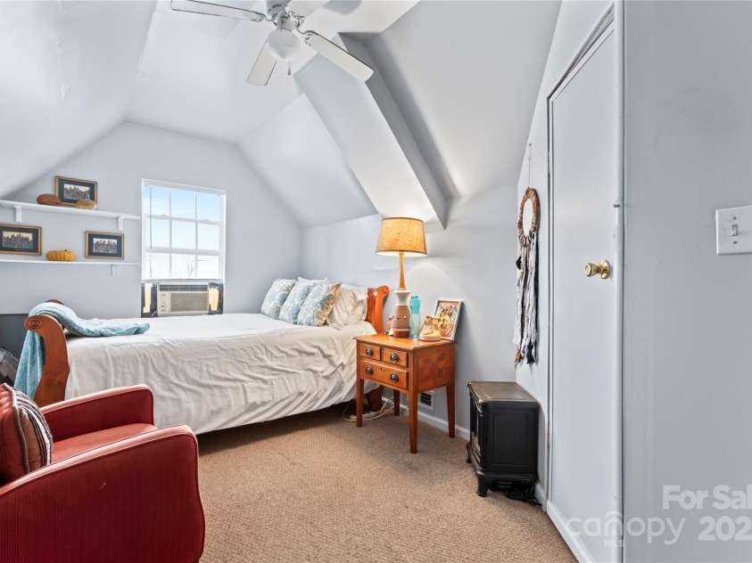 204 Sylvania Avenue, Charlotte, NC 28206.  MLS# CAR4223459, YatesRealty ID 10441. 