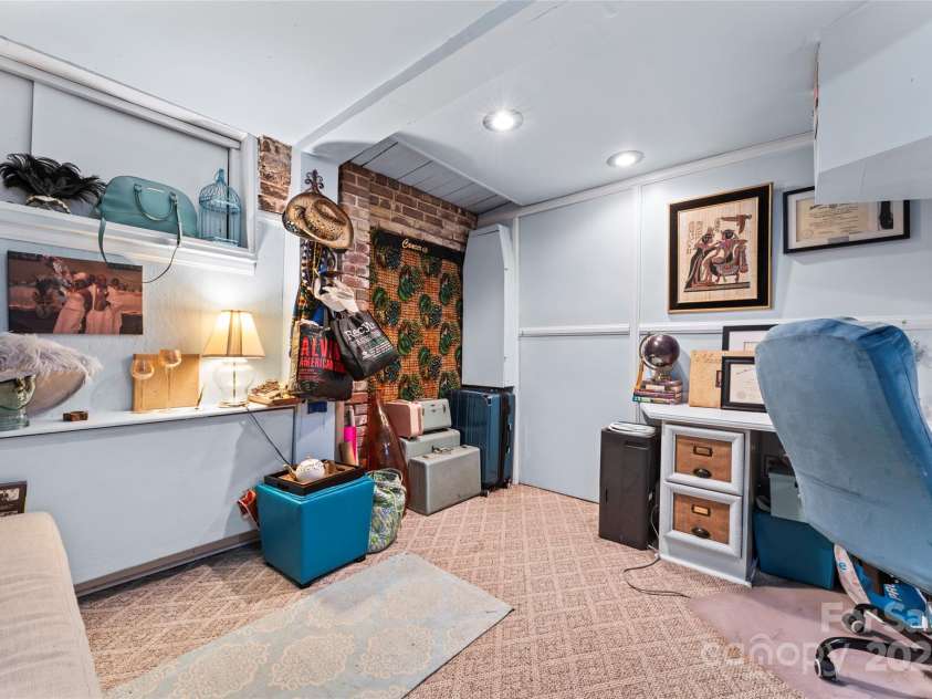 204 Sylvania Avenue, Charlotte, NC 28206.  MLS# CAR4223459, YatesRealty ID 10441. 