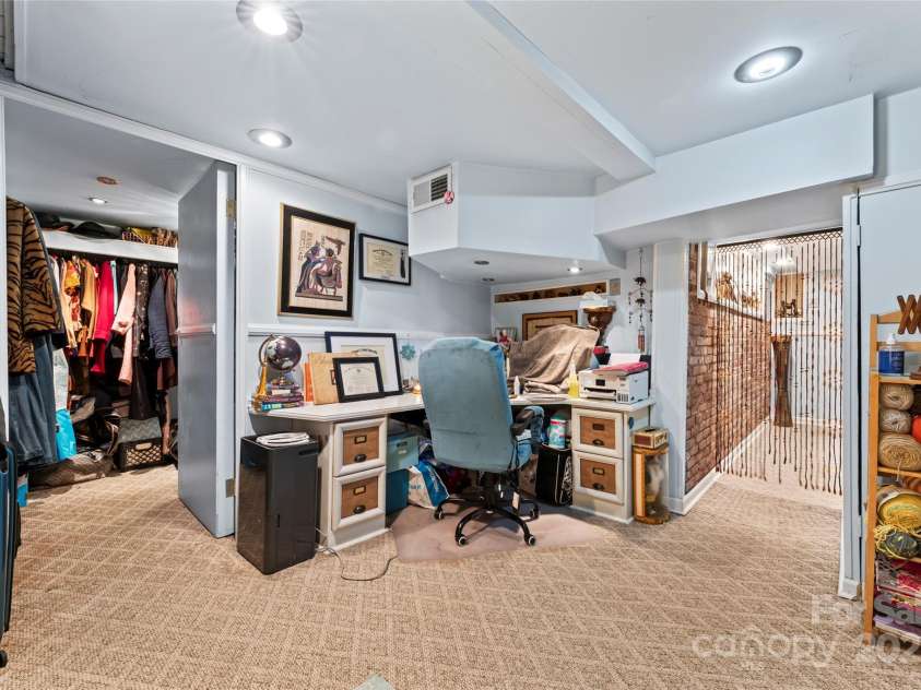 204 Sylvania Avenue, Charlotte, NC 28206.  MLS# CAR4223459, YatesRealty ID 10441. 
