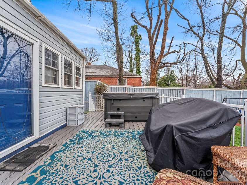 204 Sylvania Avenue, Charlotte, NC 28206.  MLS# CAR4223459, YatesRealty ID 10441. 