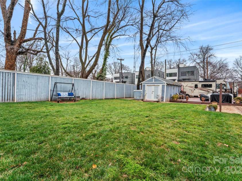 204 Sylvania Avenue, Charlotte, NC 28206.  MLS# CAR4223459, YatesRealty ID 10441. 