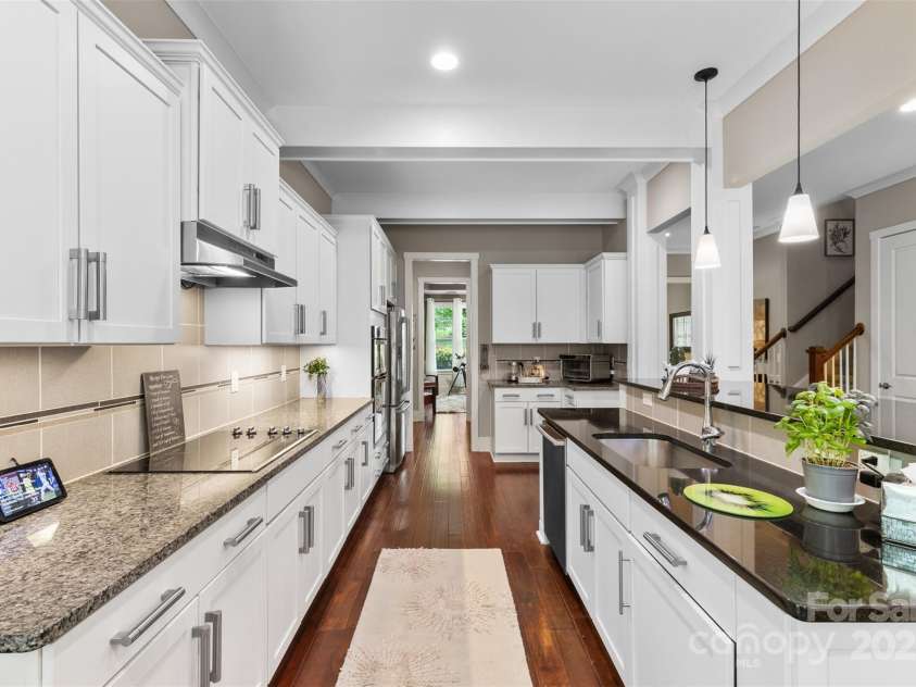 1320 Huntcliff Drive, Waxhaw, NC 28173.  MLS# CAR4243019, YatesRealty ID 10443. 