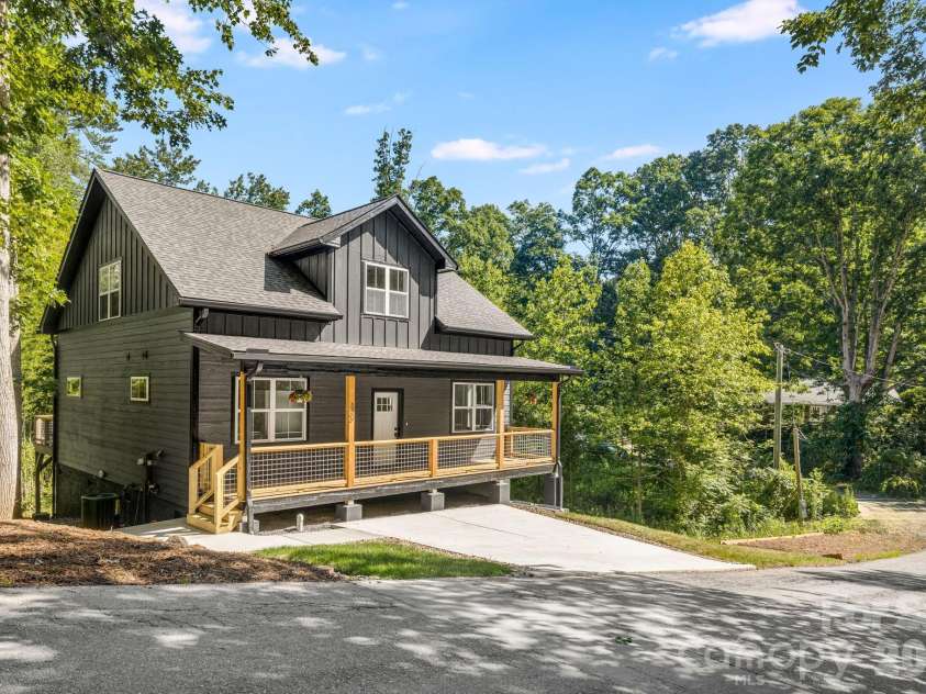 133 Appalachian Way, Asheville, NC 28806.  MLS# CAR4325107, YatesRealty ID 10443. 