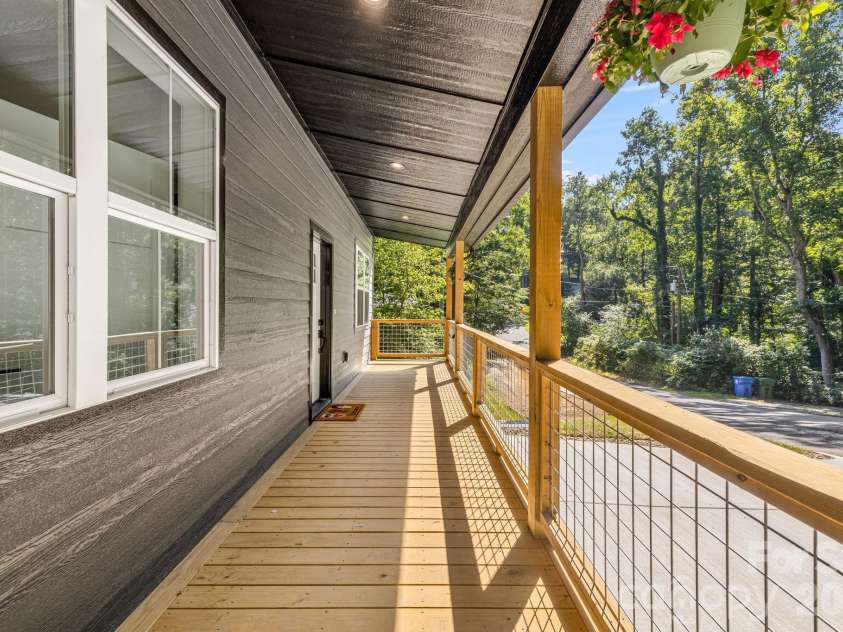 133 Appalachian Way, Asheville, NC 28806.  MLS# CAR4325107, YatesRealty ID 10443. 