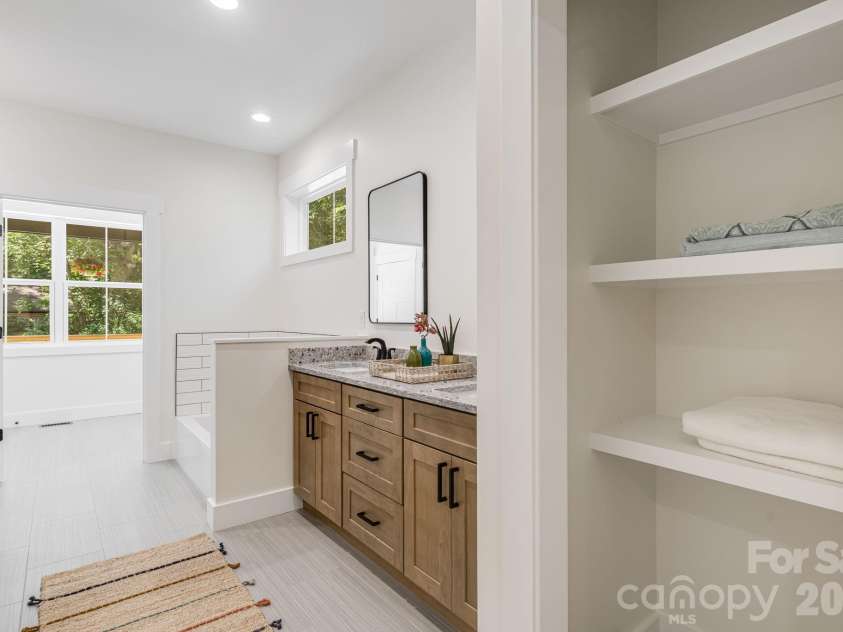 133 Appalachian Way, Asheville, NC 28806.  MLS# CAR4325107, YatesRealty ID 10443. 