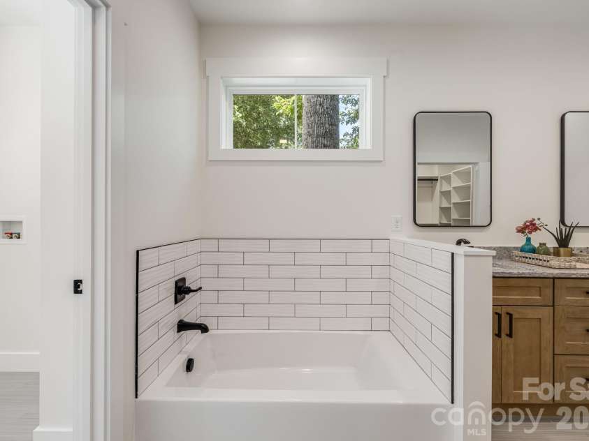 133 Appalachian Way, Asheville, NC 28806.  MLS# CAR4325107, YatesRealty ID 10443. 