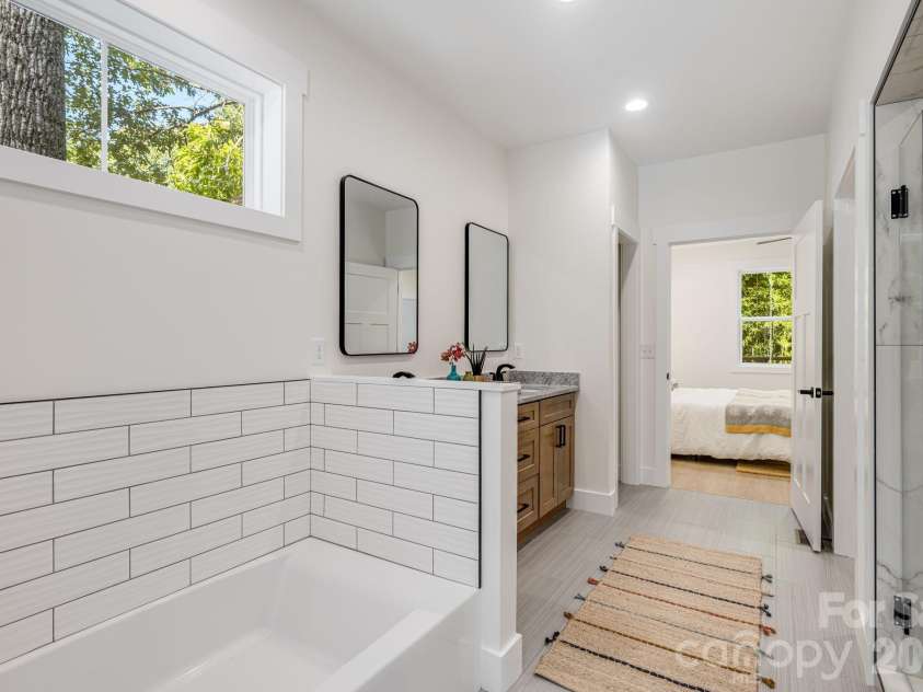 133 Appalachian Way, Asheville, NC 28806.  MLS# CAR4325107, YatesRealty ID 10443. 