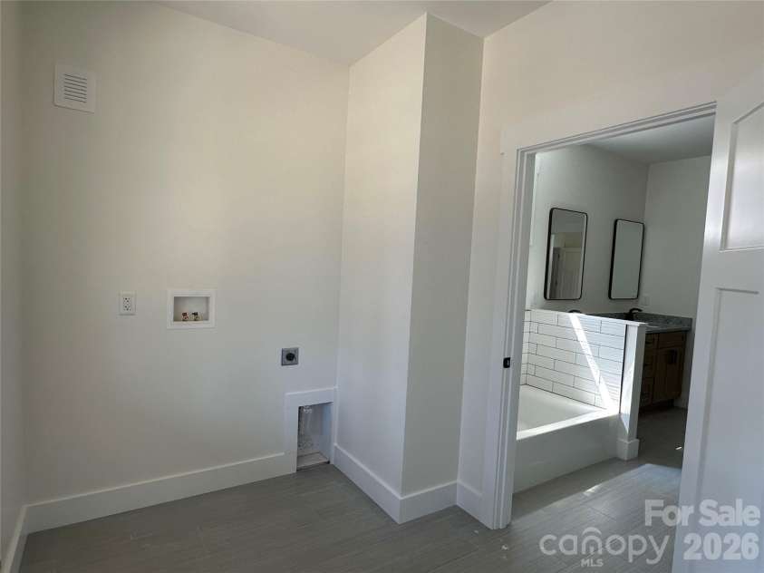 133 Appalachian Way, Asheville, NC 28806.  MLS# CAR4325107, YatesRealty ID 10443. Laundry