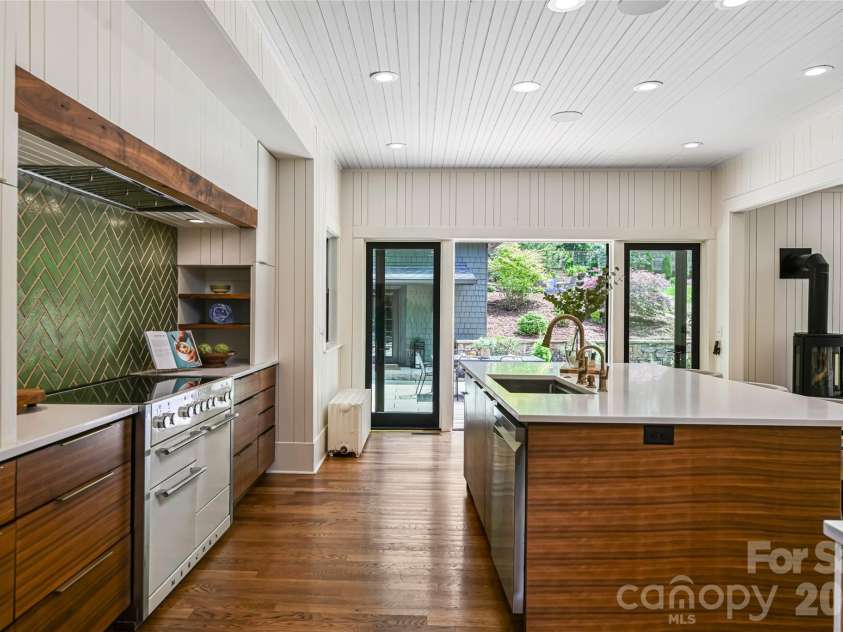 165 Macon Avenue, Asheville, NC 28801.  MLS# CAR4268052, YatesRealty ID 10445. 