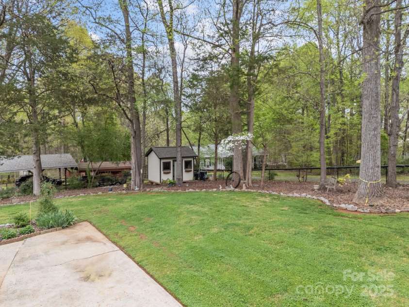 2600 Gemway Drive, Charlotte, NC 28216.  MLS# CAR4243120, YatesRealty ID 10445. 