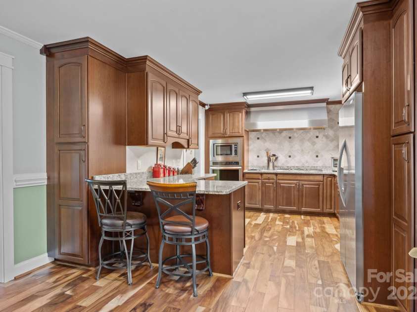 2600 Gemway Drive, Charlotte, NC 28216.  MLS# CAR4243120, YatesRealty ID 10445. 