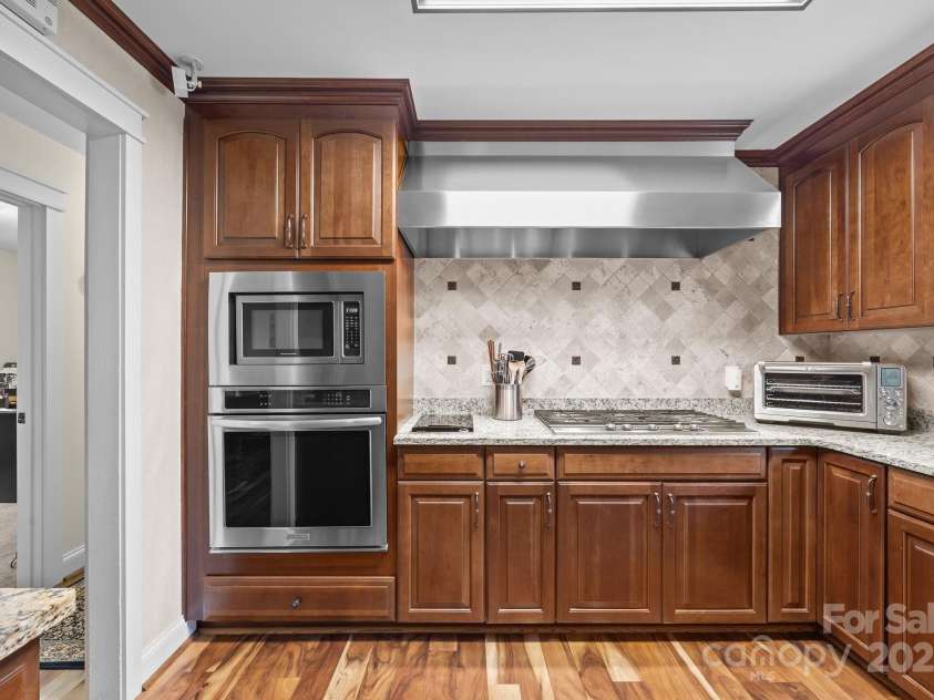 2600 Gemway Drive, Charlotte, NC 28216.  MLS# CAR4243120, YatesRealty ID 10445. 