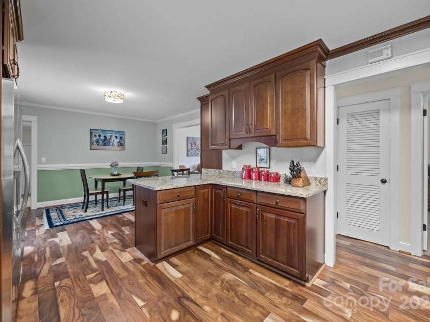 2600 Gemway Drive, Charlotte, NC 28216.  MLS# CAR4243120, YatesRealty ID 10445. 