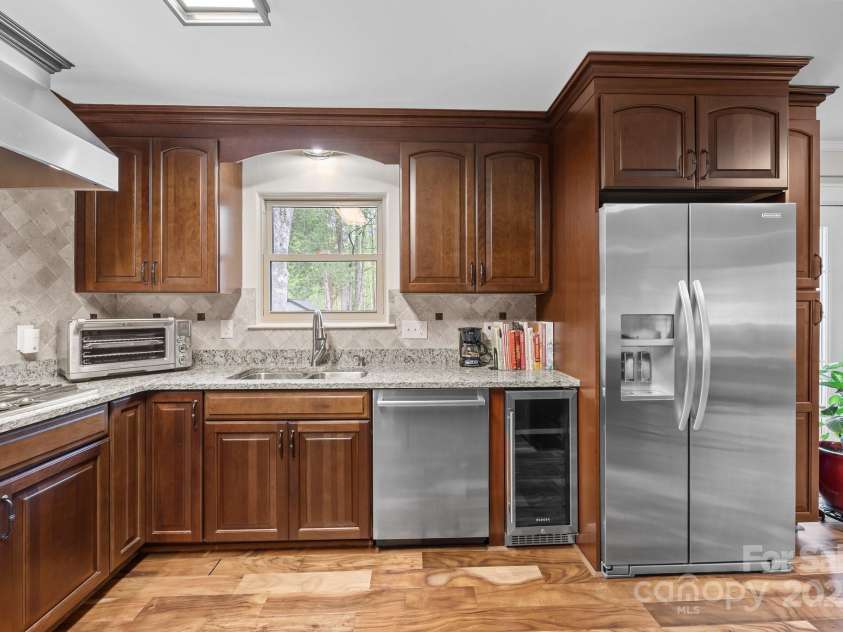 2600 Gemway Drive, Charlotte, NC 28216.  MLS# CAR4243120, YatesRealty ID 10445. 