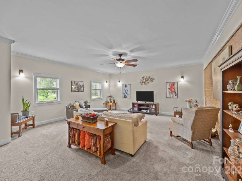 2600 Gemway Drive, Charlotte, NC 28216.  MLS# CAR4243120, YatesRealty ID 10445. 