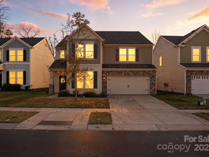 8220 Hudson Forest Drive, Charlotte, NC 28269.  MLS# CAR4325199, YatesRealty ID 10447. 