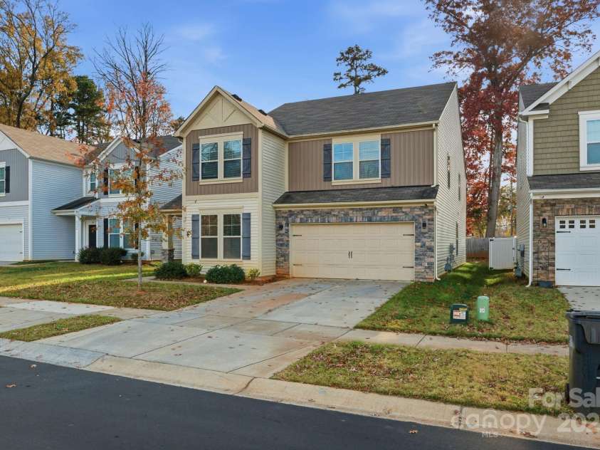 8220 Hudson Forest Drive, Charlotte, NC 28269.  MLS# CAR4325199, YatesRealty ID 10447. 