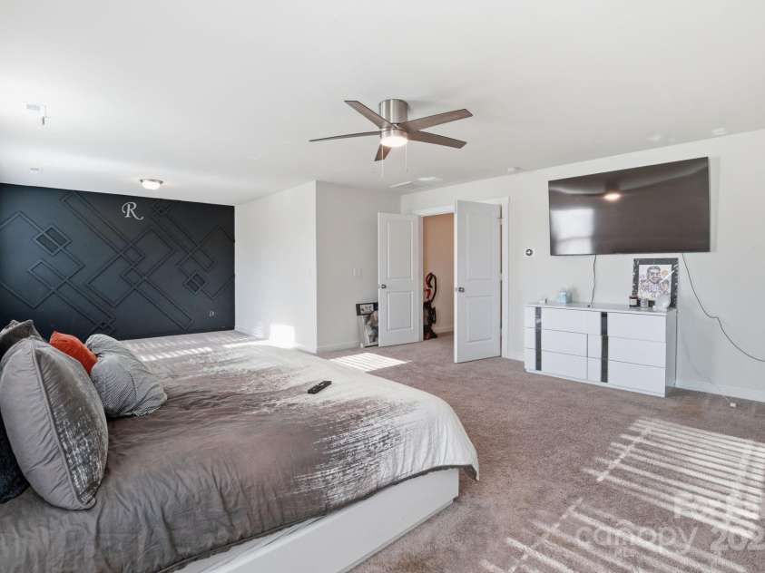 8220 Hudson Forest Drive, Charlotte, NC 28269.  MLS# CAR4325199, YatesRealty ID 10447. 