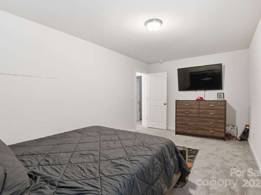 8220 Hudson Forest Drive, Charlotte, NC 28269.  MLS# CAR4325199, YatesRealty ID 10447. 