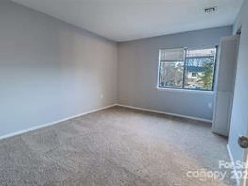 4814 Spring Lake Drive, Charlotte, NC 28212.  MLS# CAR4314359, YatesRealty ID 1045. 