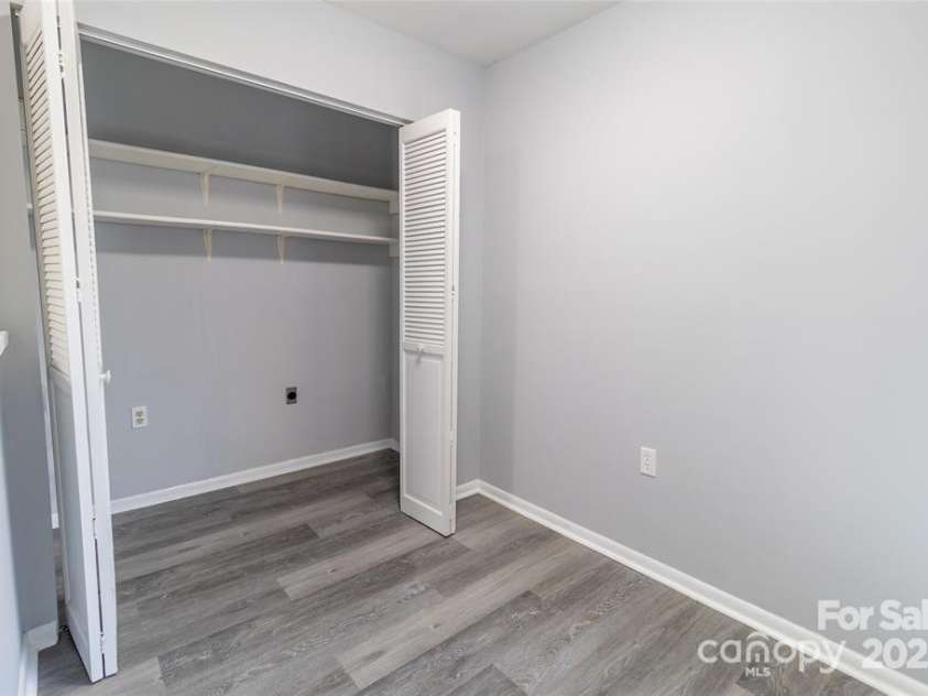 4814 Spring Lake Drive, Charlotte, NC 28212.  MLS# CAR4314359, YatesRealty ID 1045. 