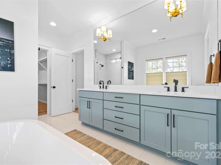 210 Walford Drive, Charlotte, NC 28208.  MLS# CAR4244793, YatesRealty ID 10450. 