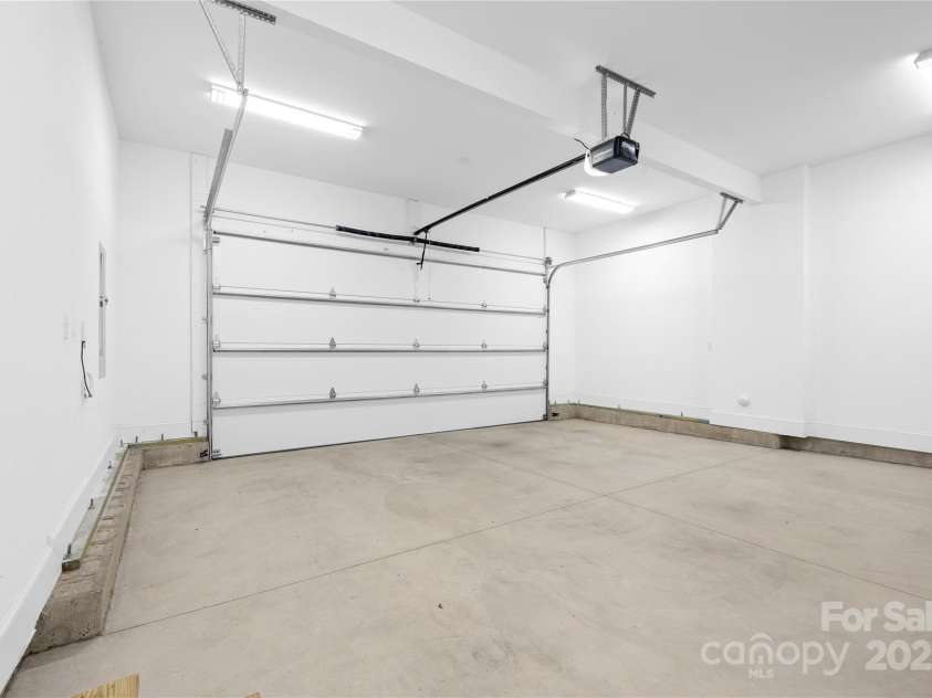 210 Walford Drive, Charlotte, NC 28208.  MLS# CAR4244793, YatesRealty ID 10450. 