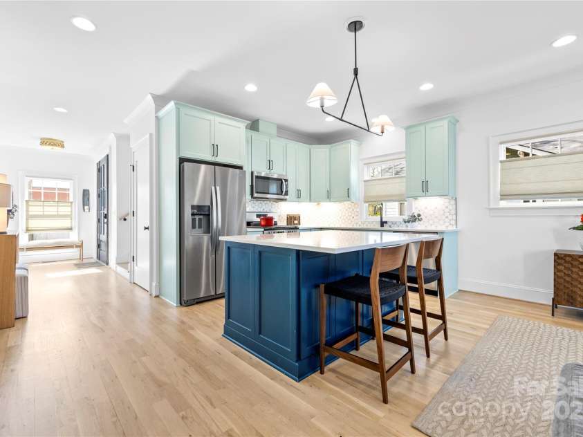210 Walford Drive, Charlotte, NC 28208.  MLS# CAR4244793, YatesRealty ID 10450. 